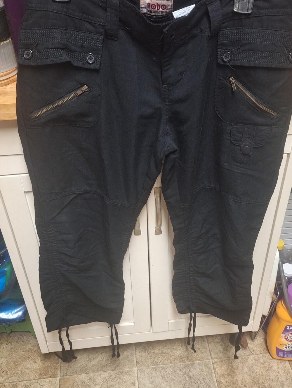 nobo Black Womens Juniors Cargo Capri Pants Size 9. So Cute Silver Embellishment